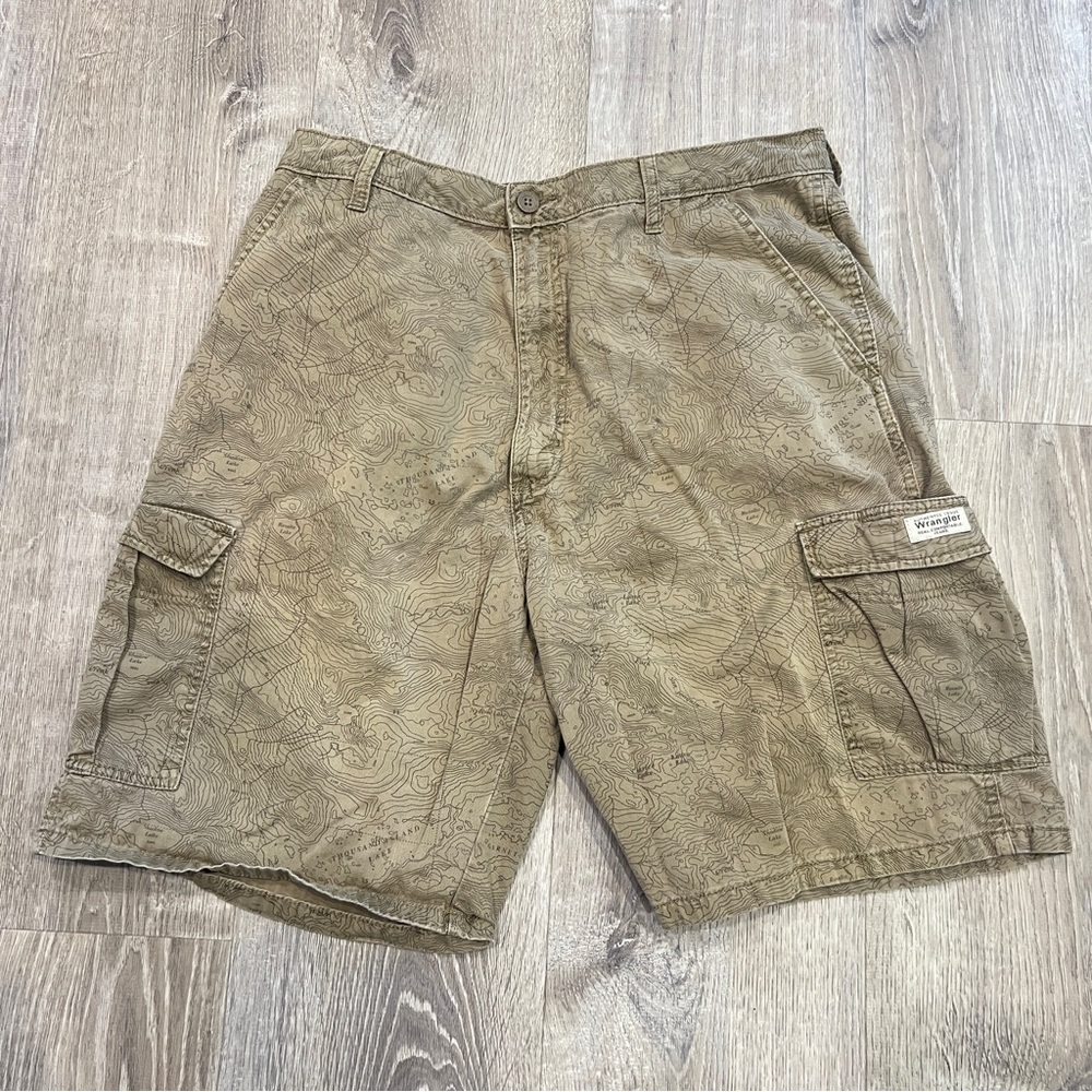 Wrangler Men's Size 38 Cargo Khaki Shorts Tan Typography Map Print Gorpcore